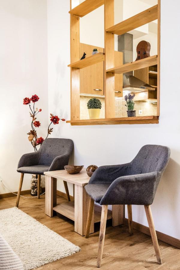 Downtown Charm With Balcony And Garden View Apartment Budapest Bagian luar foto